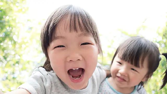 dientes grises en niños - Por qué a los niños le salen manchas en los dientes